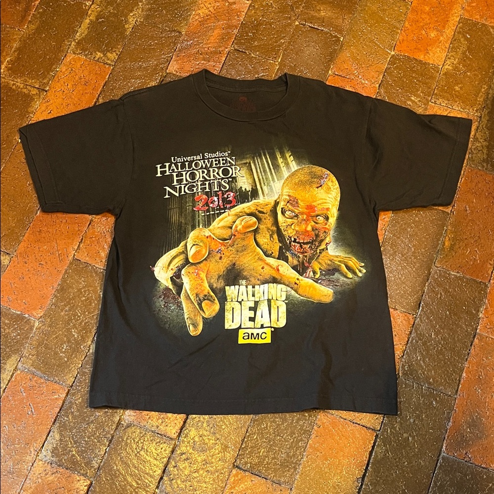 Universal Studios 2013 Walking Dead T-shirt Small short sleeve